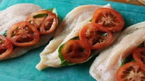 Куриные грудки с томатом и базиликом