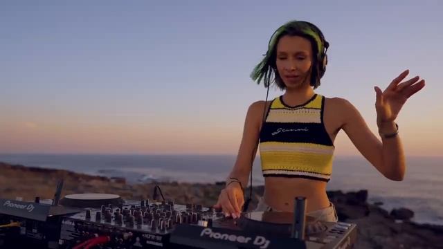 Miss Monique - Sunset DJ Mix in Guincho, Portugal [Melodic Techno & Progressive House] смотреть онлайн