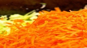 Капустный салат с морковью