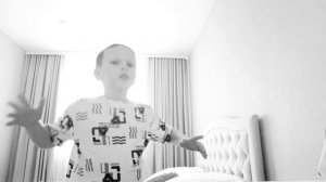 ПРЯТКИ С МОЕЙ СЕСТРОЙ ВАСИЛИСОЙ И ЕЁ ПОДРУГОЙ ТЕТЯ СОНЯ!!!(старое видео с канала 4i3er3os)