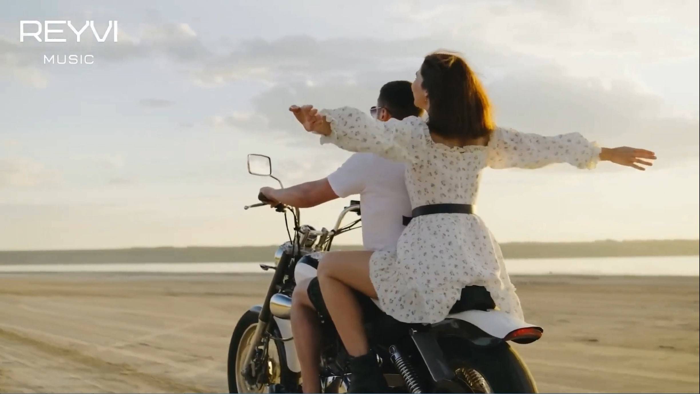 REYVI - In The Rain (Italio Disco Retro 2025)_Full HD