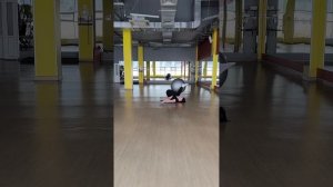 17 упражнений по 30 секунд на пресс с фитболом