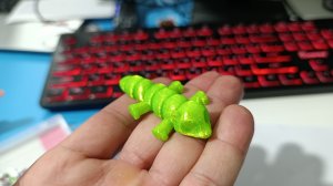 3д модель, приклеивание глаз. Брелок из PLA, PETG пластик. Производство брелков.