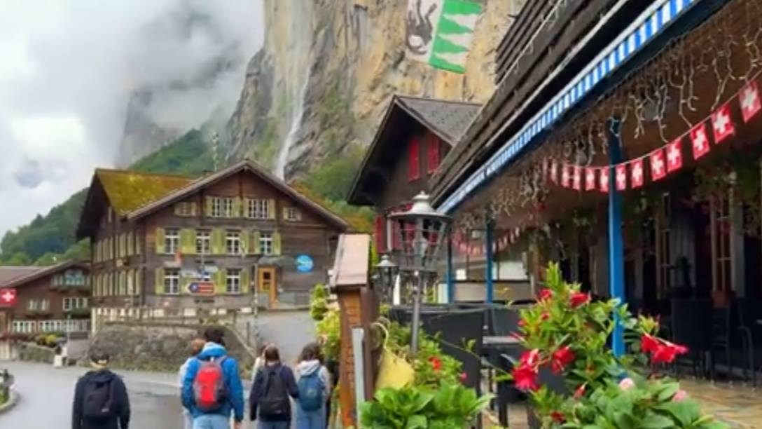 Райская природа Швейцарии — дождливое утро в самых красивых швейцарских деревнях. смотреть онлайн