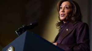 WP: мемуары Харрис вызвали панику в Демпартии США