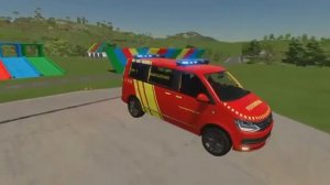 Разноцветные машинки с мигалками проходят препятствия