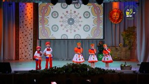 На огороде мы своём и танцуем и поём "Сибирские частушки"