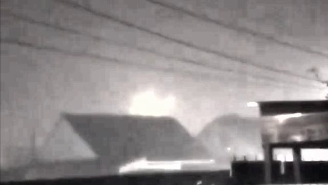 В Брянске во дворе запускают салют
