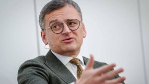 Кулеба: Украине придется ввозить мигрантов из Азии из-за проблем с демографией