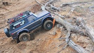 TRAXXAS TRX4 Ford Bronco 79s`on a winch