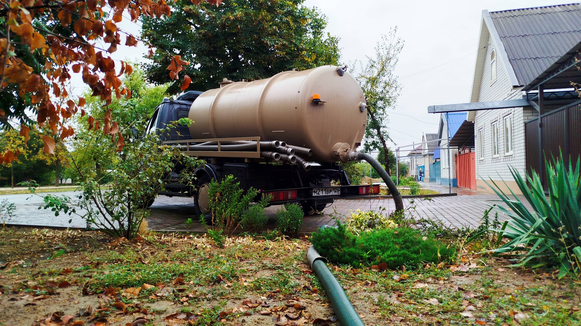 Еду на заявку. Откачка выгребной ямы от первого лица. Будни ассенизатора. смотреть онлайн