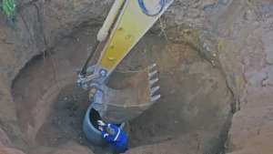 Опасная работа  _ Копаем общественный колодец_ Выпуск # 10