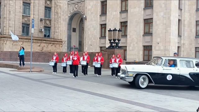 Прогулки по Москве. Дипломатическое ралли. История одной высотки смотреть онлайн