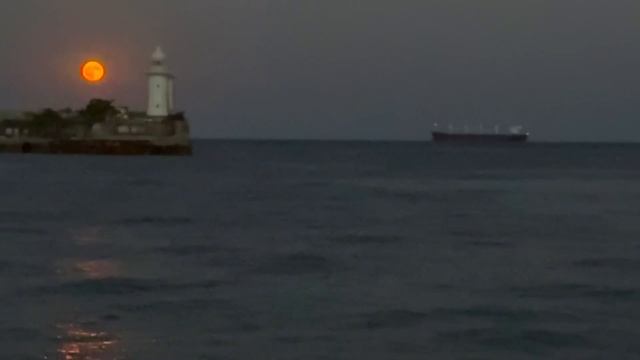 ▶️ Яблоку негде упасть.День города в Ялте 09.08.2025 Крым сегодня смотреть онлайн