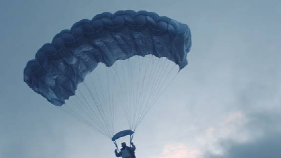 Спортсмен погиб при прыжке с парашютом на аэродроме в Подмосковье смотреть онлайн