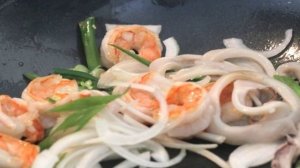 Жареный рис с морепродуктами по-тайски