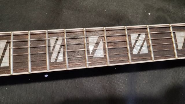 Обзор сборки китайской реплики Gibson Les Paul Supreme (2025) смотреть онлайн