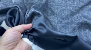 Шёлк  чёрного цвета с принтом бежевые плитки под кружево 46781