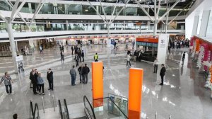 Главный аэропорт Польши не будет принимать и отправлять самолеты две ночи