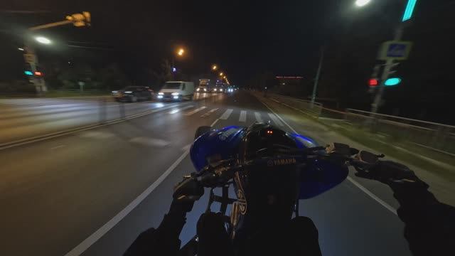 ТРЕНИРОВКА СТАНТЕРОВ? ночная покатушка с братом в ЦЕНТРЕ ГОРОДА!!! смотреть онлайн