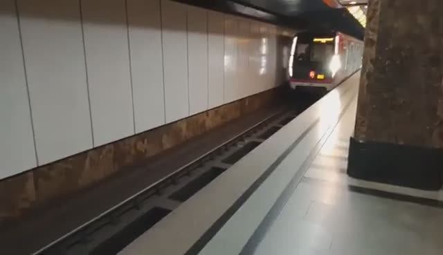 Московское метро. Поездка на 81-765.2 от "Выставочной" до "Александровского сада" смотреть онлайн