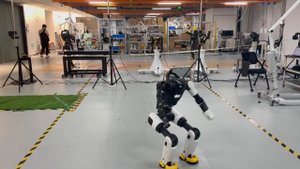 Китайский робот Lingxi X2 первый в мире выполнил сложнейший гимнастический элемент сальто Вебстера