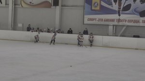 Вадик первый буллит хоккей 5лет.