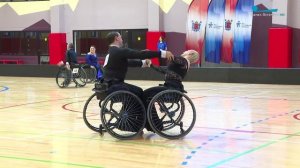 Ритмы самбы, вальса, румбы и джайва. Чемпионат по танцам на колясках в Петербурге