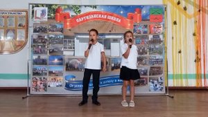 Детская песня "В школу мы бежим!"