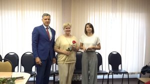 Вручили удостоверения