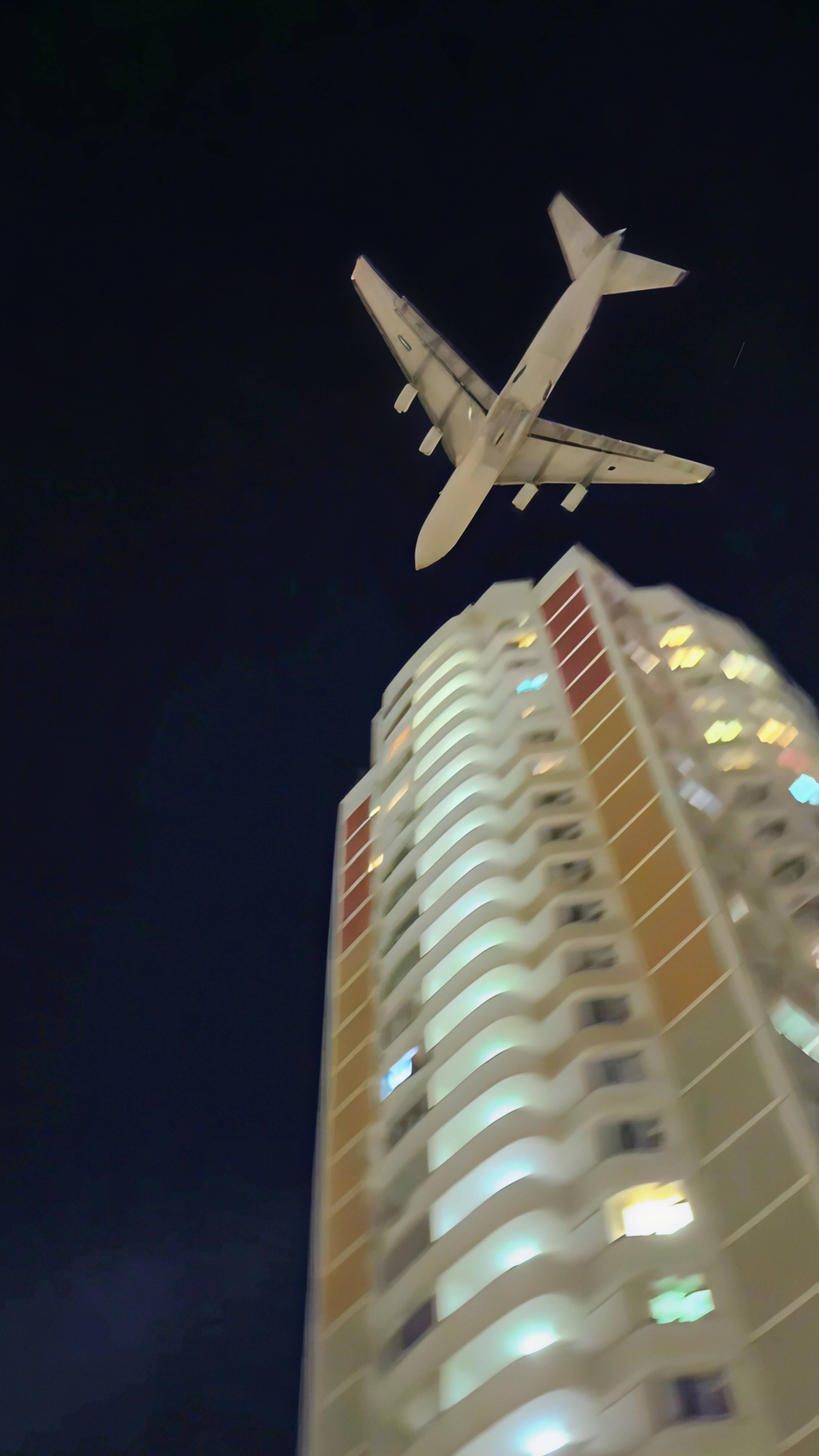 Уникальные кадры пролёта Самолета прямо над высотками Москвы✈️