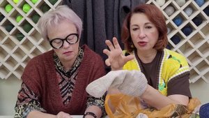 Яркий жилет из лимонов, новинки от YarnArt, все цветовые сочетания носков Socks Cashmere.