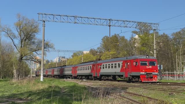 Электропоезд ЭТ2М-114, станция Новая Деревня