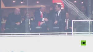 قارئ شفاه يكشف ما قاله ترامب لإيلون ماسك أثناء تأبين تشارلي كيرك