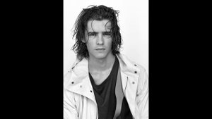 Брентон Туэйтес ( Brenton Thwaites )