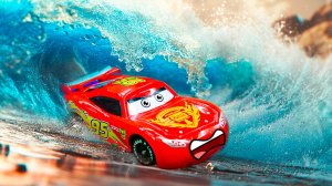 Молния Маквин устроил наводнение  Крутые тачки и игрушки для детей