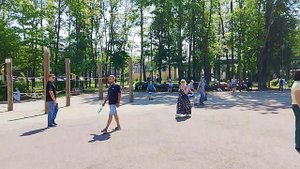 Надпись у фонтана "Купаться запрещено"))