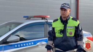 В Ленинградской области инспекторы ДПС помогли эвакуироваться троим гражданам при пожаре