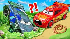 Молния Маквин спасает Шторма из болота!  Игры в машинки для мальчиков
