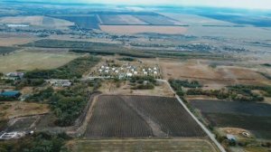 В моменте…над полем.