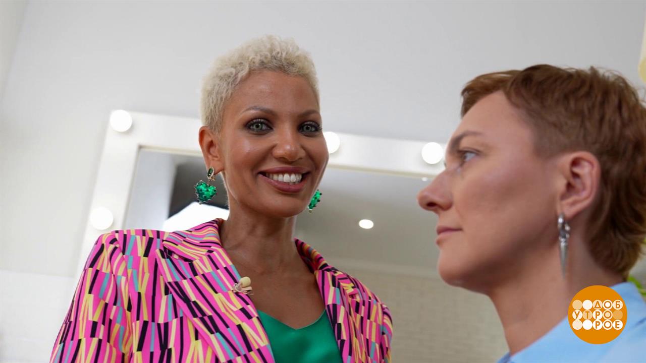 Прячем второй подбородок с помощью макияжа. Доброе утро. Фрагмент выпуска от 22.09.2025