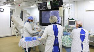 Сургутские врачи впервые проникли к сосуду мозга через глаз