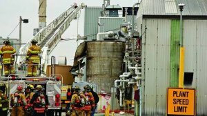 Взрыв при сварке резервуара оторвал крышу