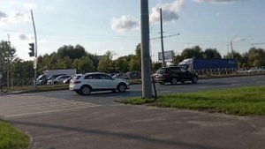 На велосипеде гоняю по городу