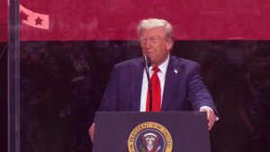 Трамп и Маск появились вместе на церемонии прощания с Керком: видео