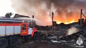 Ликвидирован пожар на 1200 "квадратов" на складе в Уссурийске