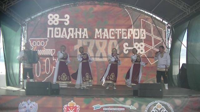 Народный ансамбль "Аюшка" - "В саду горит рябины куст" (Куликово Поле 2025) смотреть онлайн