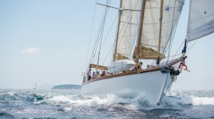 Aventura — классический кеч. Идеальный выбор для романтического круиза по Андаманскому морю.