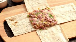 Конвертики из лаваша с мясом и сыром
