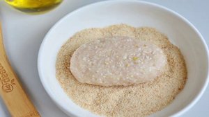 Куриные котлеты с овсянкой и сметанным соусом